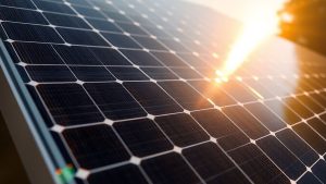 Panou solar PVT combinând electricitate și căldură.